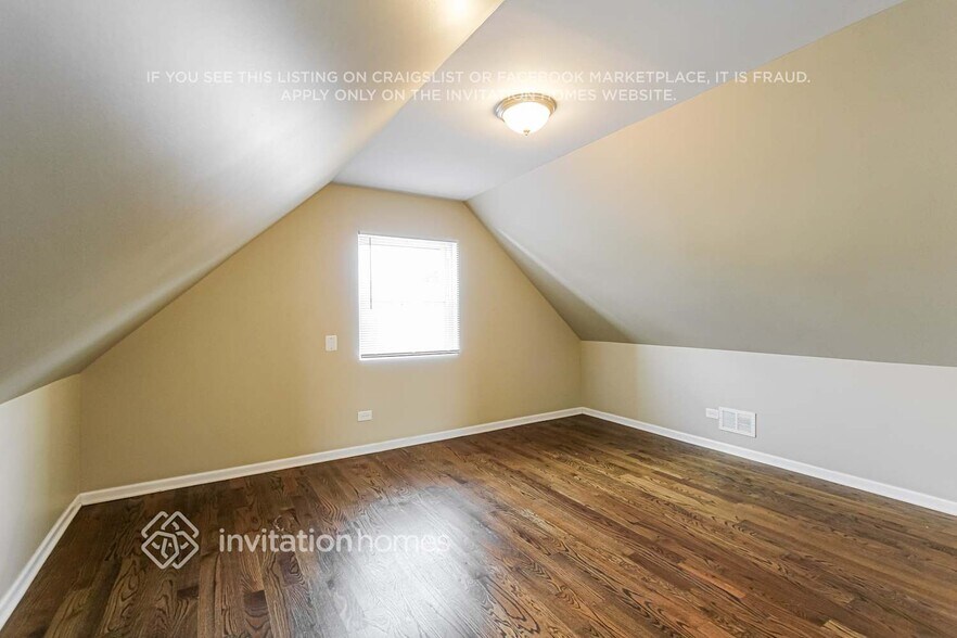 Building Photo - 6042 W Bryn Mawr Ave