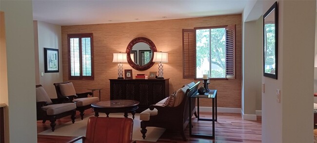 Building Photo - 6688 Via Regina