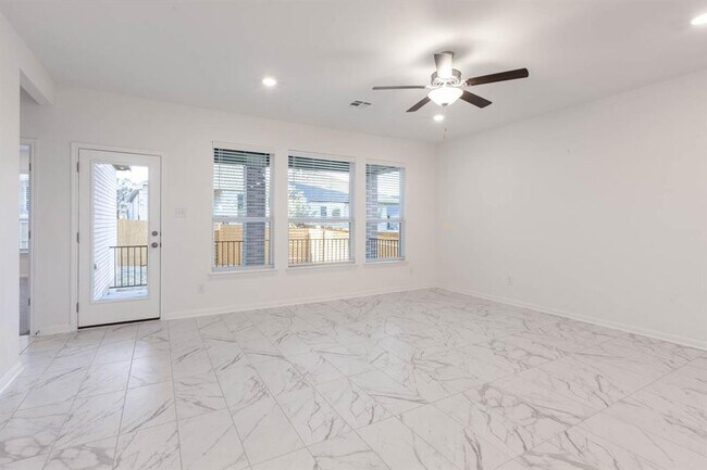 Building Photo - 309 Barton Oak Trl