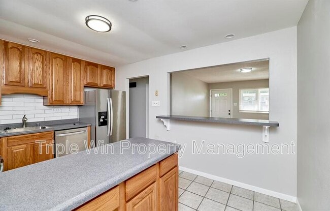 Building Photo - 10531 Fabick Dr