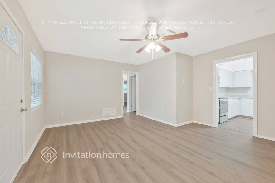 Building Photo - 6000 Balboa Dr