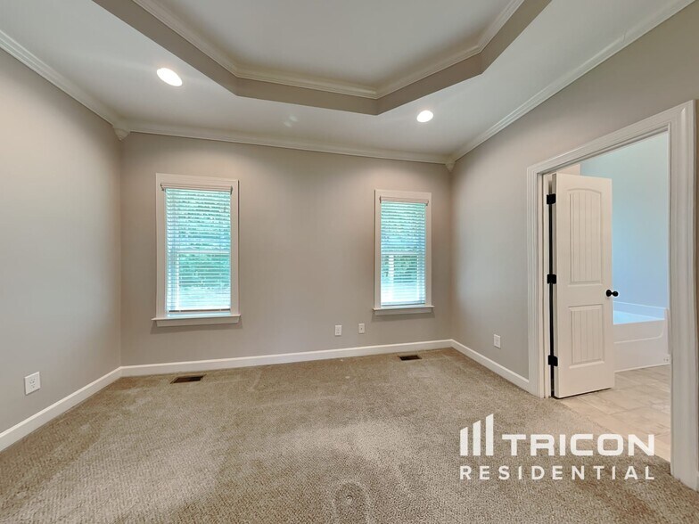 Building Photo - 189 Crystal Creek Dr