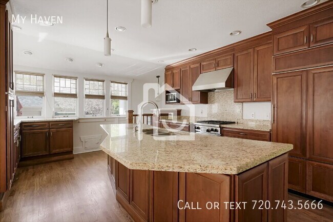 Building Photo - 771 Steele St