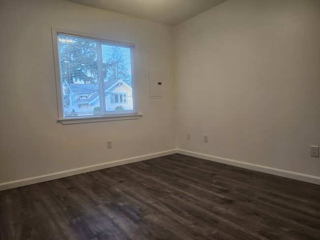 Building Photo - 3005-3005 Preble St