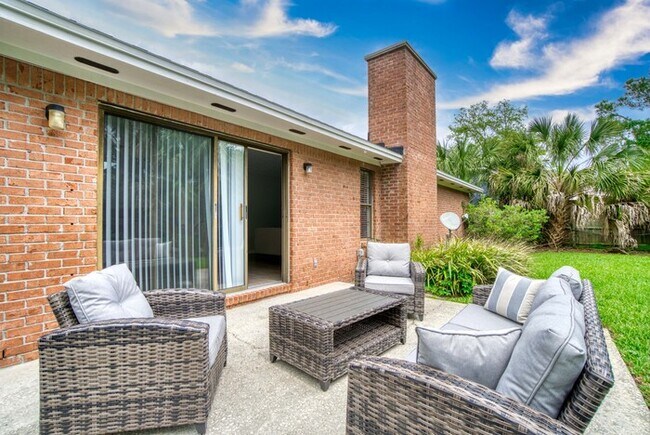 Building Photo - 42 Valencia St