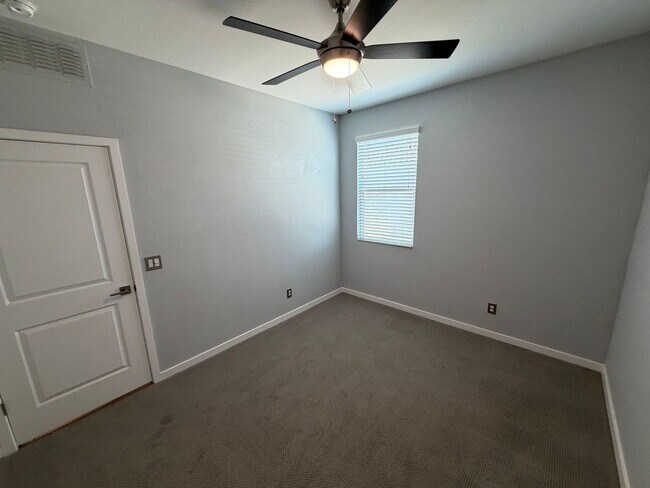 Building Photo - 3673 E Sandoval Dr
