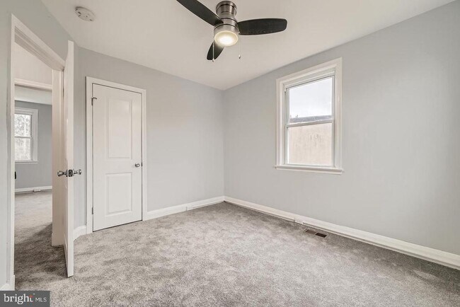 Building Photo - 4429 Newport Ave