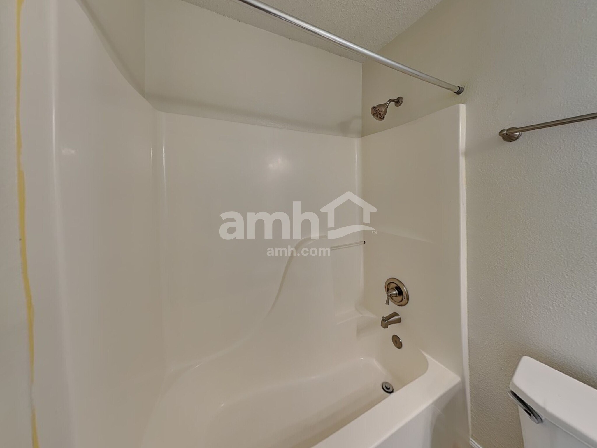 Building Photo - 528 Woodfield Cir