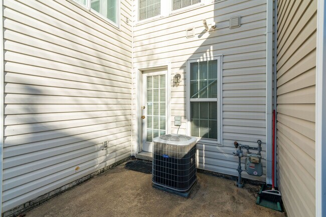 Building Photo - 6327 Dunn Ct