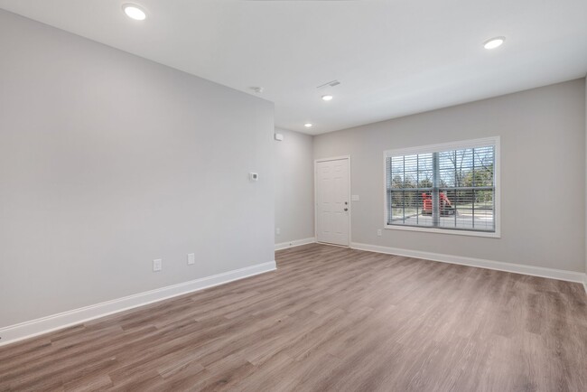 Building Photo - 22 Highland Blf Wy