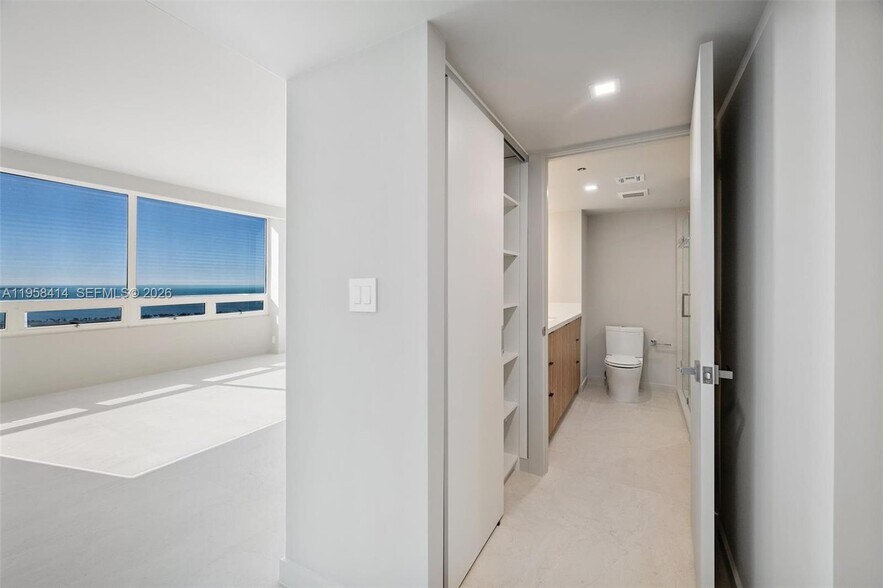 Building Photo - 1541 Brickell Ave