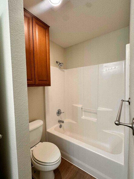 Building Photo - 5109 Graceland Dr