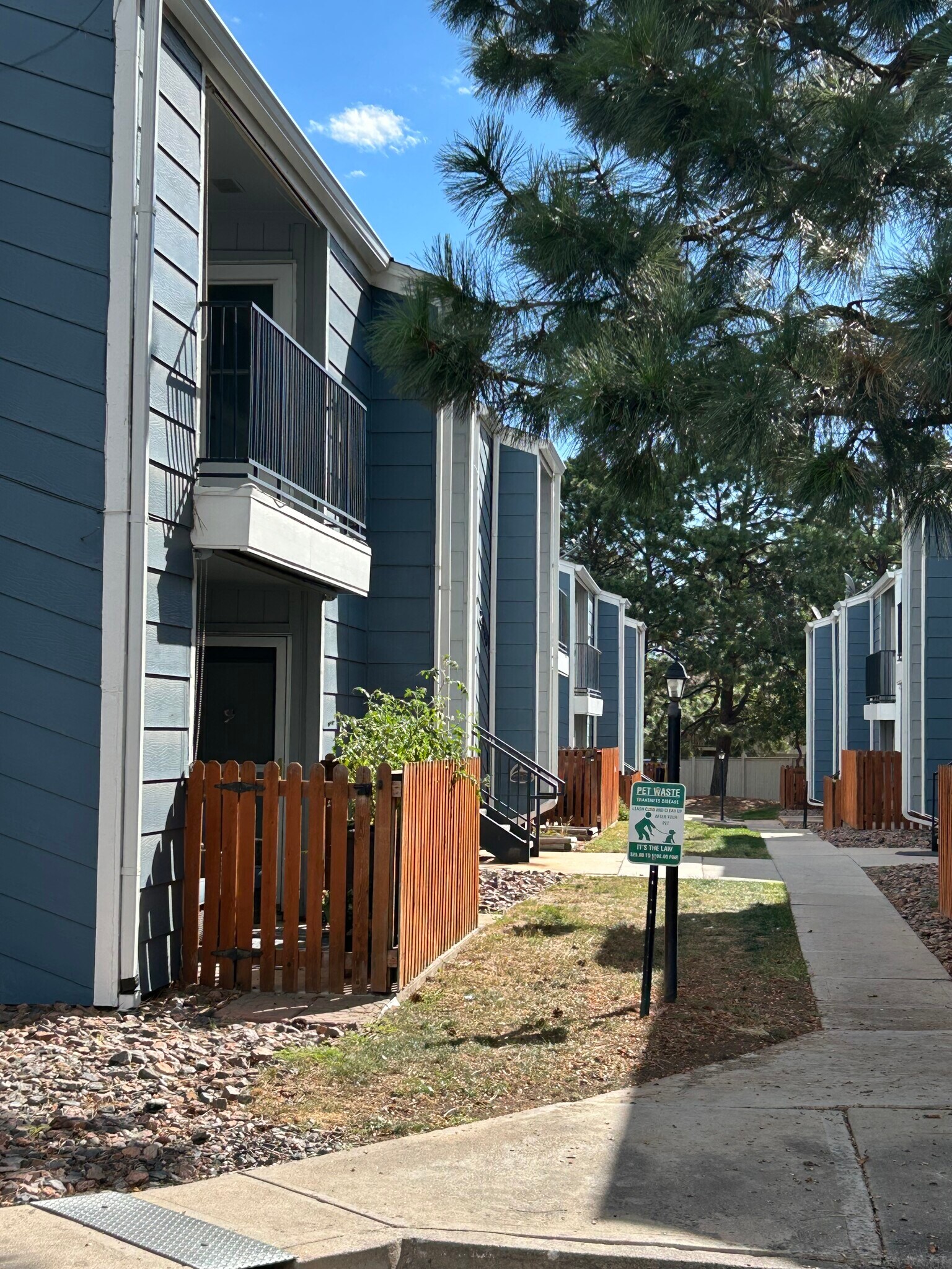 Exterior walk way - 2365 E Geddes Ave
