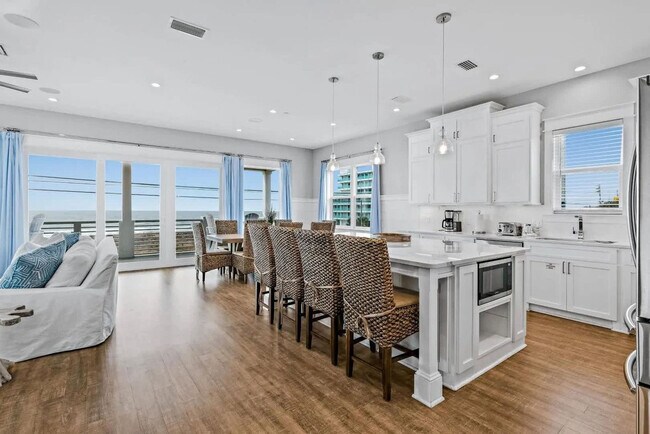 Building Photo - 14324 Front Beach Rd