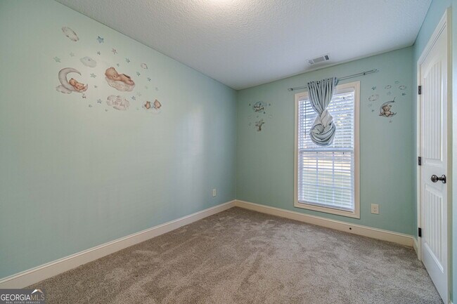 Building Photo - 583 Embassy Walk