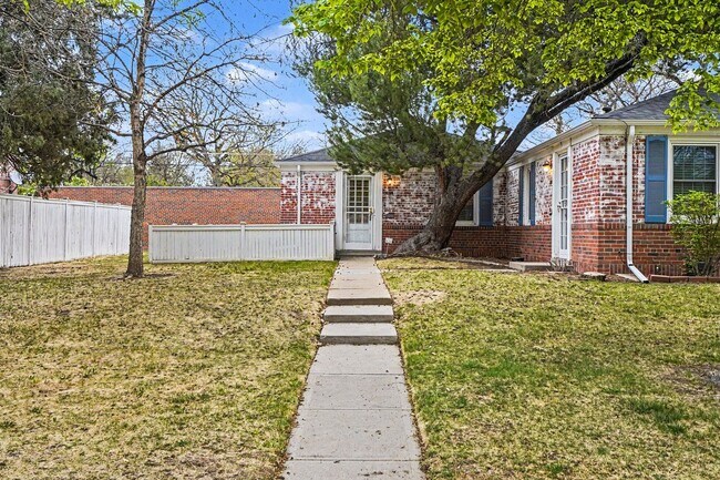 Building Photo - Charming Montclair Patio Home | 2 Bed | Private Yard