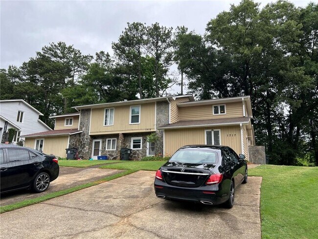 Building Photo - 1717 Wynndowne Trail