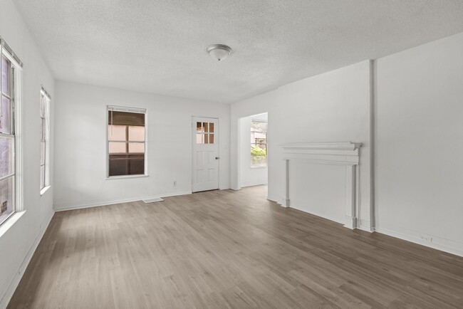 Building Photo - Stylish & Newly Renovated 4 Bedroom 2 Bath...