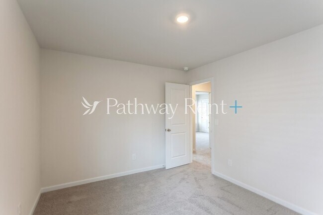 Building Photo - 608 Mackenzie Cv