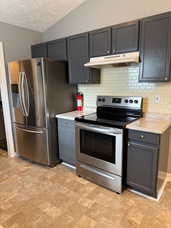 Building Photo - Beautiful 3 Bed Plus Bonus Room Raeford Home