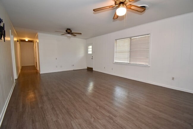 Building Photo - 3 Bedroom 2 Bath Home in Ruston