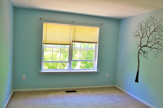 Building Photo - 206 Hampshire Dr