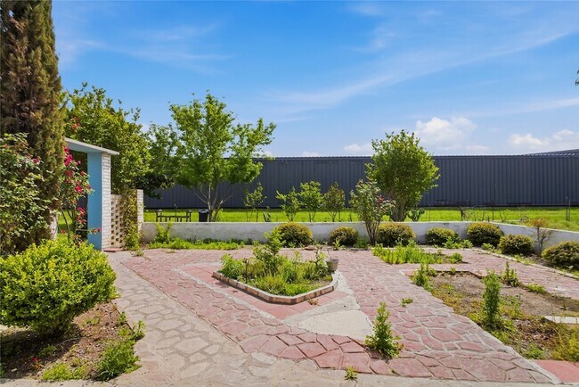 Building Photo - 2543 Co Rd 332