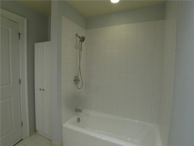 Building Photo - 250 Park Ave W NW