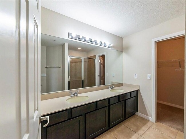 Building Photo - 2440 Seven Oaks Dr