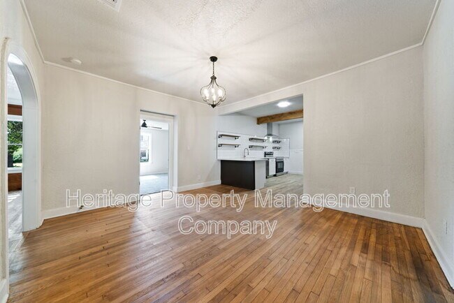 Building Photo - 603 E Evergreen St