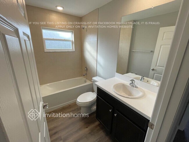 Building Photo - 550 Encarnacion St