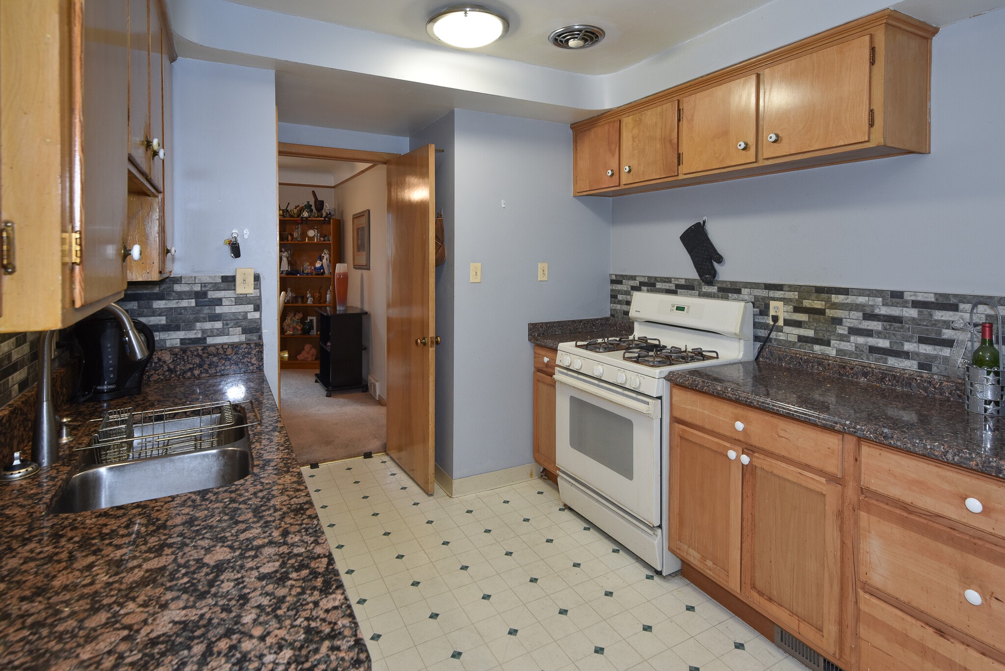 Building Photo - 2392 Warrensville Center Rd