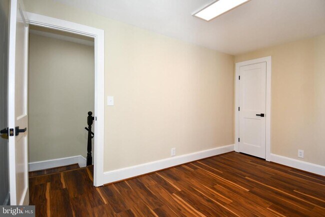 Building Photo - 216 S Henry St