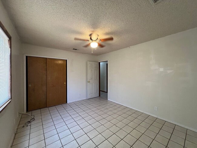Building Photo - 3 Bedroom 2 Bathroom House with RV Parking...