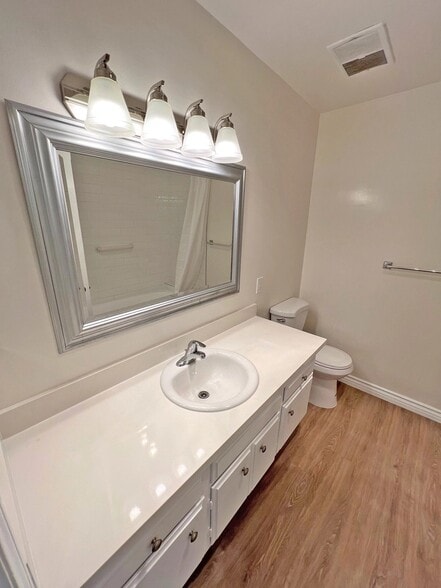 Building Photo - 6100 Buckingham Pkwy