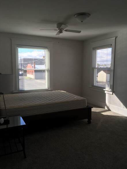 Building Photo - 130 Walnut St