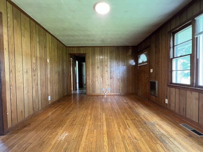 Building Photo - For Rent: 3BR, 1BA in the country