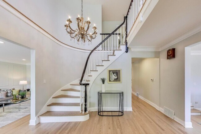 Building Photo - 2408 Cumberland Cir