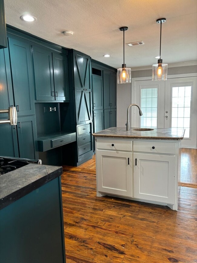 Building Photo - 1 Month Free Rent!! FarmHouse with Room for Everyone