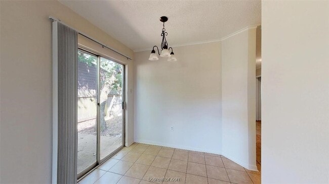 Building Photo - 918 Navarro Dr