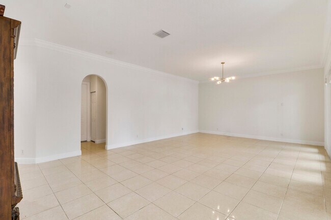 Building Photo - 5029 Forest Dale Dr