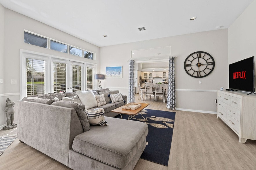 Building Photo - 4137 Pinar Dr