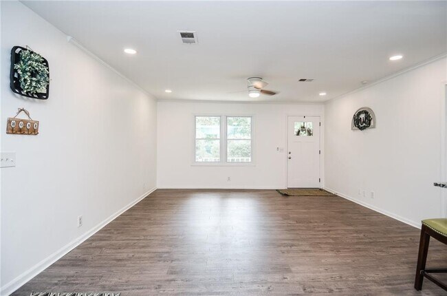 Building Photo - 2945 Rio Montana Dr