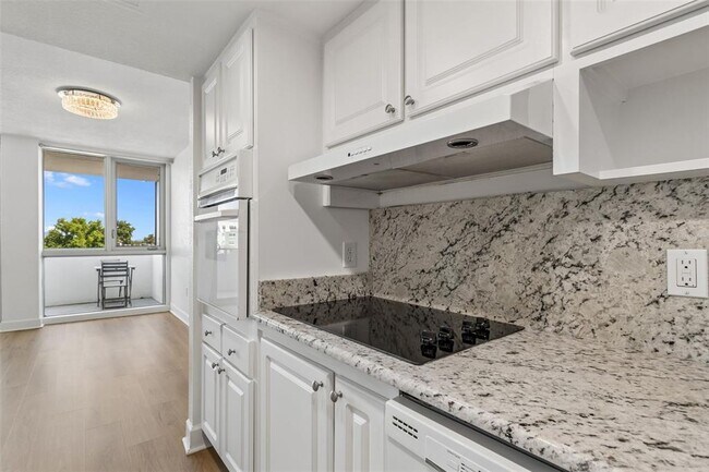 Building Photo - 470 3rd St S