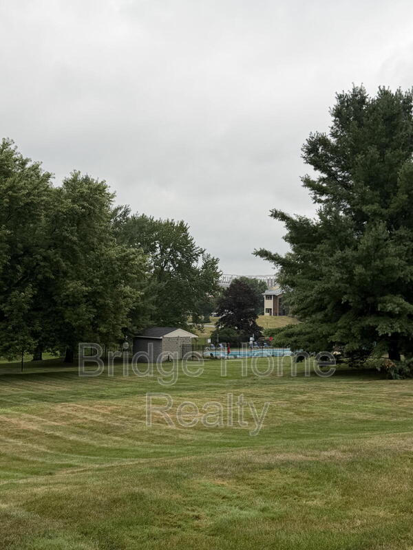 Building Photo - 210 Woodhaven Dr