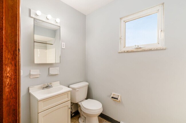 Building Photo - 1501 Linwood Ave