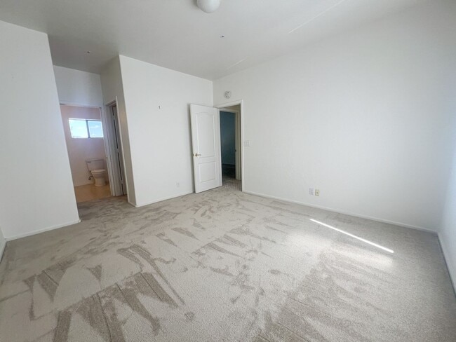 Building Photo - TOWNHOME - COTTONWOOD - Cottonwood Square Commons