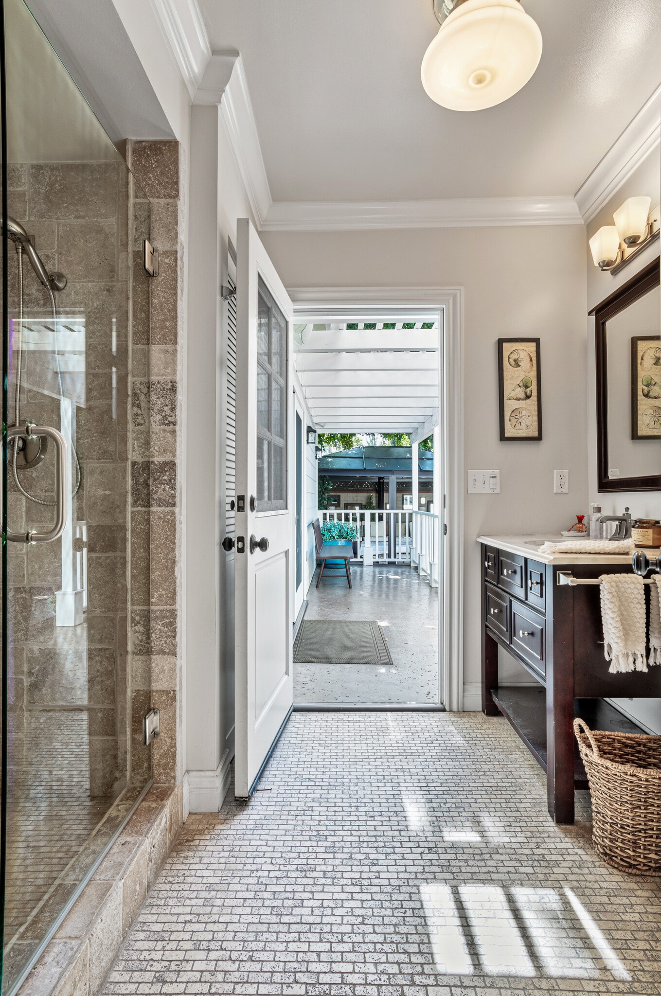 Building Photo - 4537 Agnes Ave