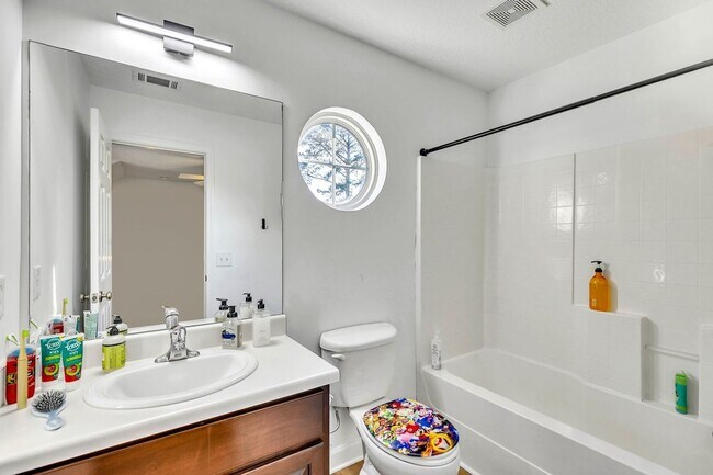 Building Photo - Gorgeously Updated 4 Bed/3.5 Bath in Tranquilla Hall - Buckhead