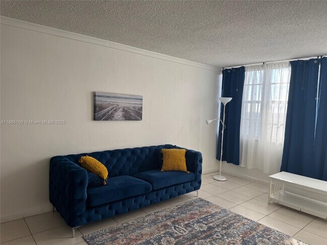 Building Photo - 1351 NE Miami Gardens Dr